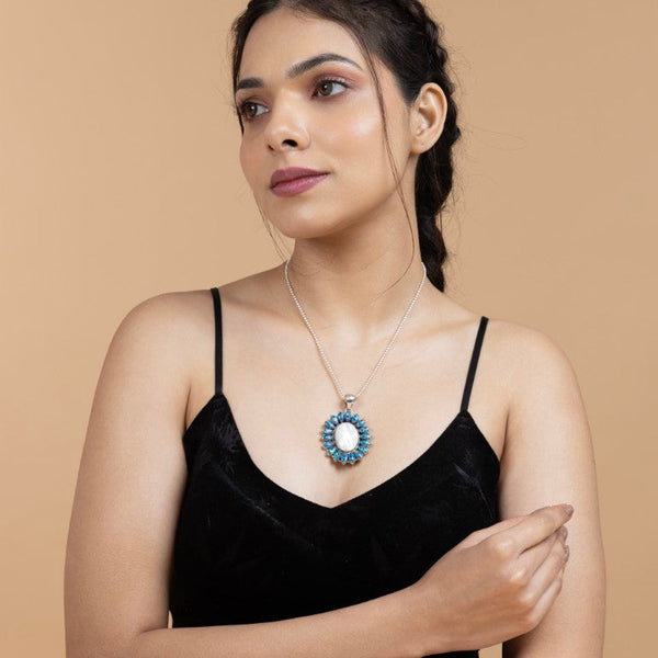 Elegant Blue Radiance Pendant - Gold Era 