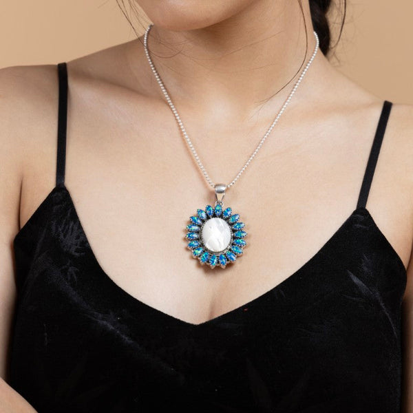 Elegant Blue Radiance Pendant - Gold Era 